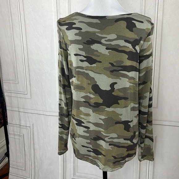 Camo top 🖤 - Picture 6 of 6